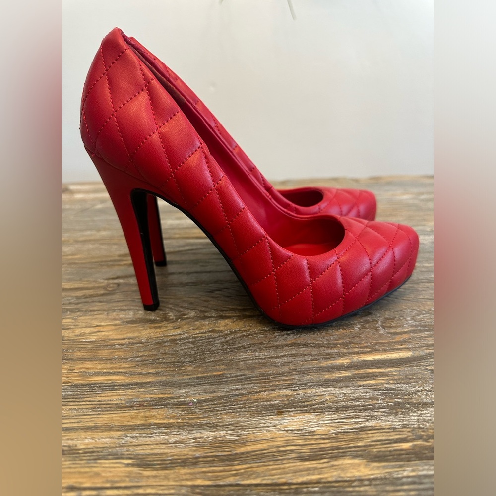 Jessica Simpson Parisah Platform
Red Size 6.5